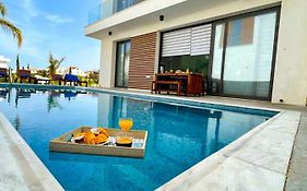 By The Beach Villa Natalya